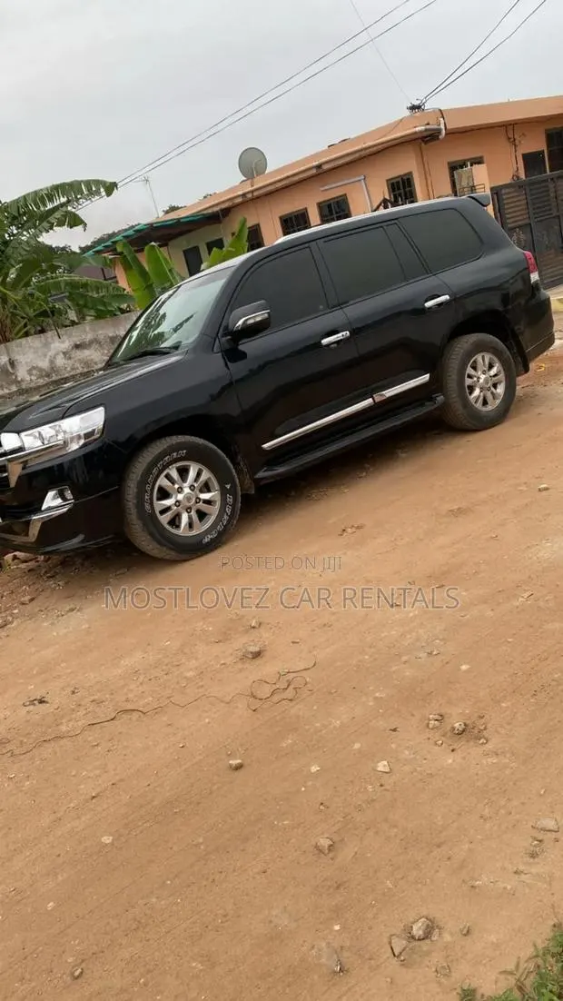 Rent a Car - Toyota Landcruiser V8 · Photo 1