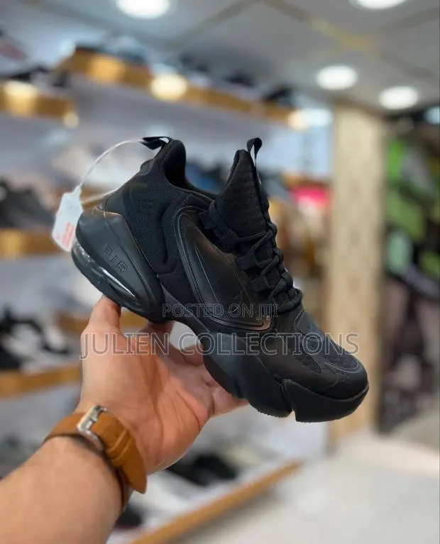 Nike Air Max Alpha Savage Black · Photo 1