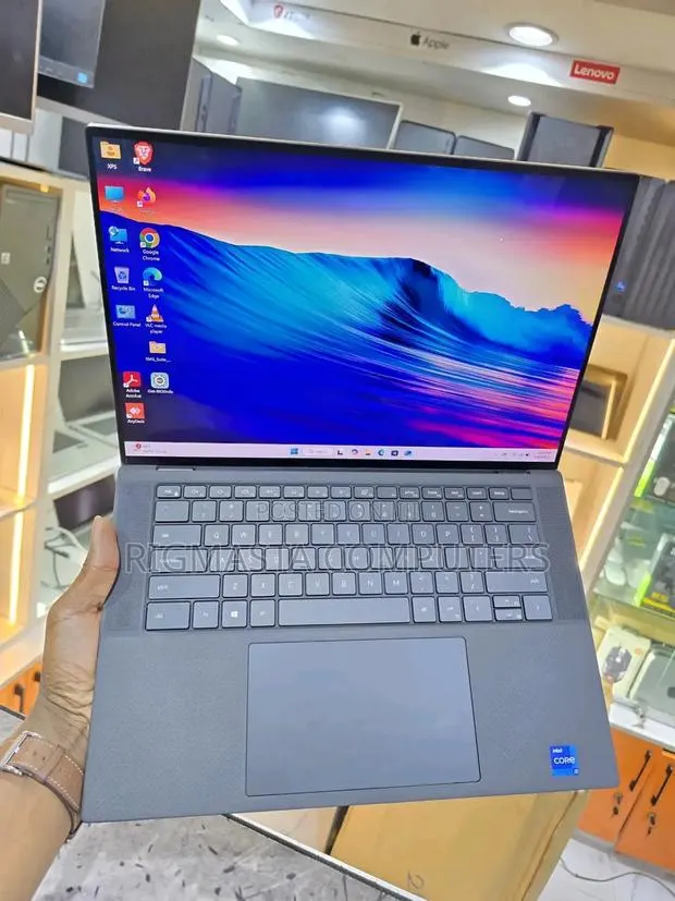 New Laptop Dell Precision 7680 16GB Intel Core i7 SSD 1T · Photo 1