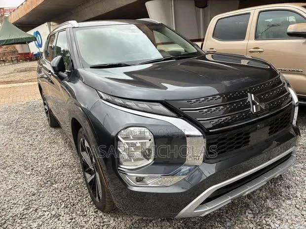 Mitsubishi Outlander 2024 · Photo 1