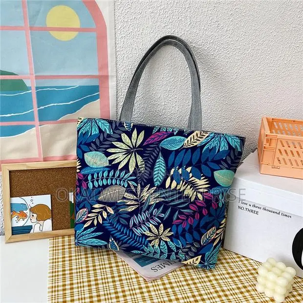 Cute Ladies Shopping Tote Bags · Photo 1