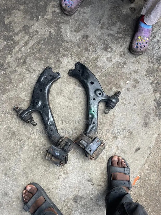 Honda CR-V 2012-2015 Lower Arm · Photo 1