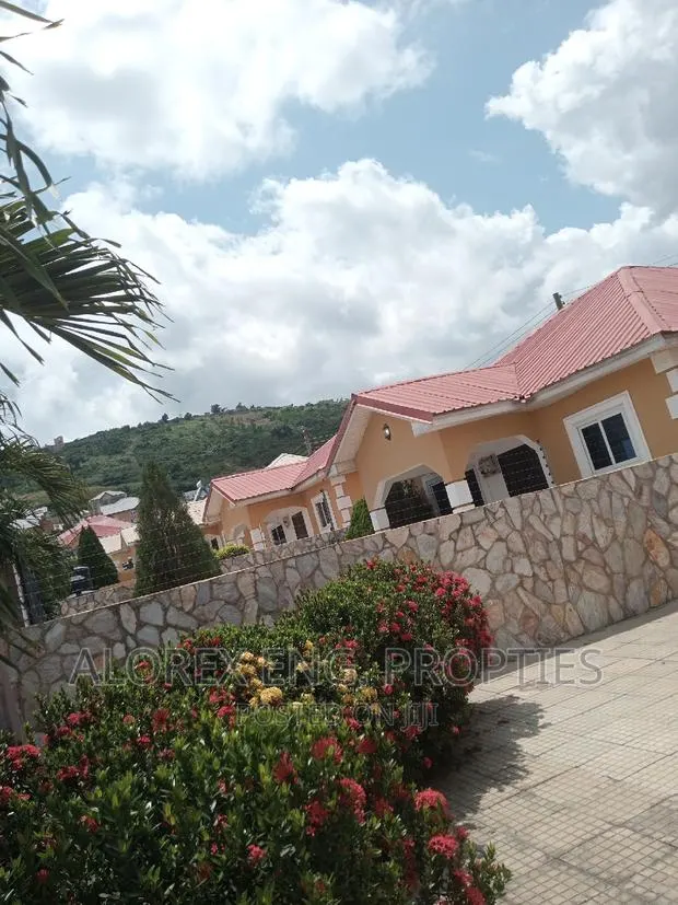 3bdrm House in Self Compound, Oyarifa for rent · Photo 1