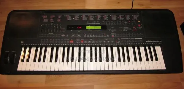 Yamaha PSR-5700 Keyboard · Photo 1