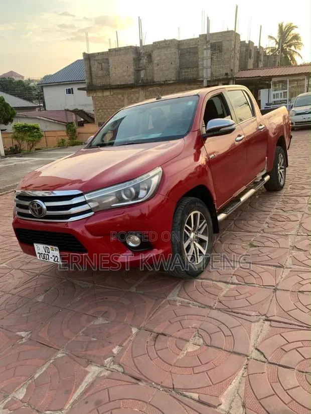 Toyota Hilux 2019 Red · Photo 1