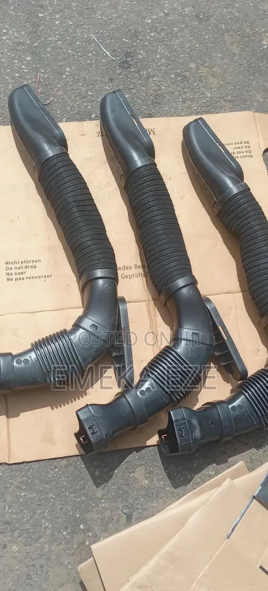 Mercedes-Benz Air Intake Hoses · Photo 1