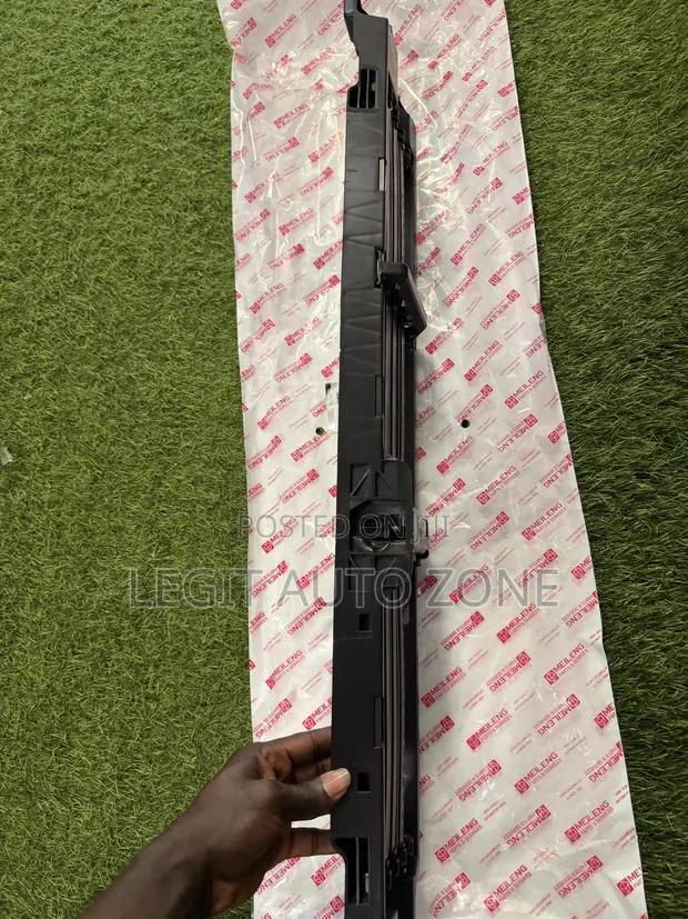 Honda CRV 2024,2023,2025,2026 Shutter Grill Available · Photo 1