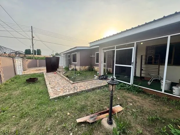 4bdrm Bungalow in Regimanuel Gray, Sakumono for rent · Photo 1