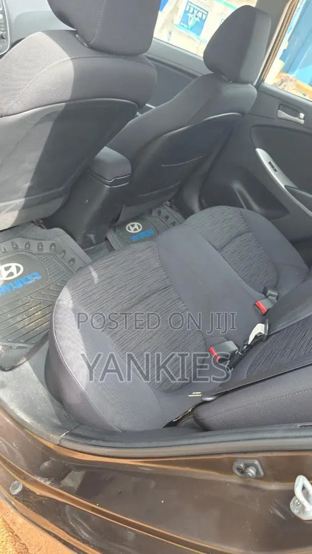 Hyundai Accent GS 4dr Hatchback (1.6L 4cyl 6A) 2015 Brown · Photo 1