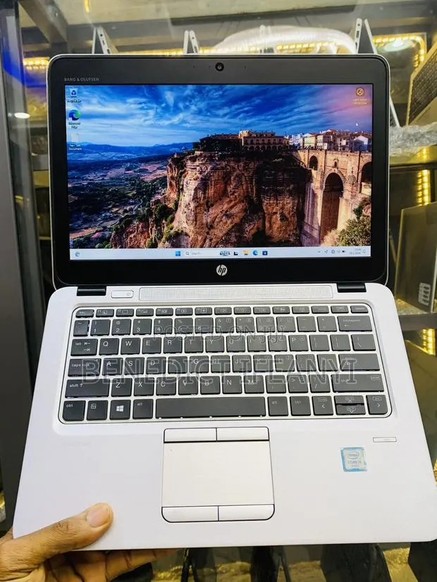 Laptop HP EliteBook 820 G3 8GB Intel Core i5 SSD 128GB · Photo 1