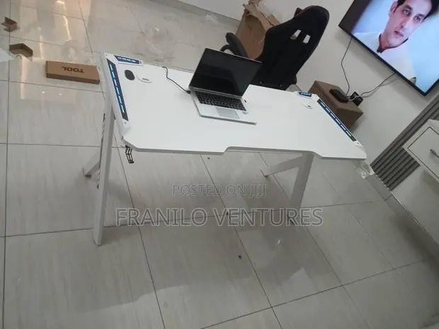 White X Leg Gaming Desk · Photo 1