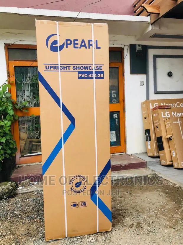 Superbly Pearl PVC424-2B Display Beverage Fridge · Photo 1