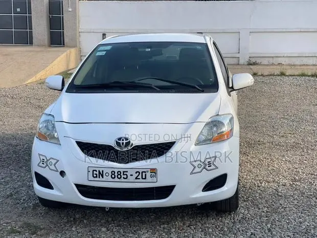 Toyota Belta 2010 White · Photo 1