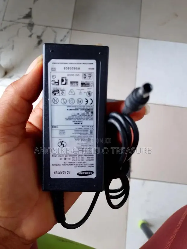 Samsung Laptop Charger · Photo 1