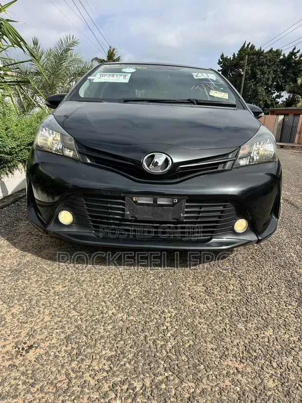 Toyota Vitz 1.3 AWD 5dr 2015 Black · Photo 1