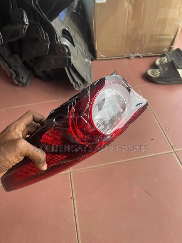 Mazda CX9 Taillight Normal Not LED · Photo 1