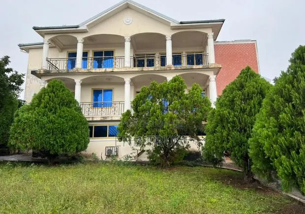 7bdrm Duplex in Mccarthy Hill for sale · Photo 1
