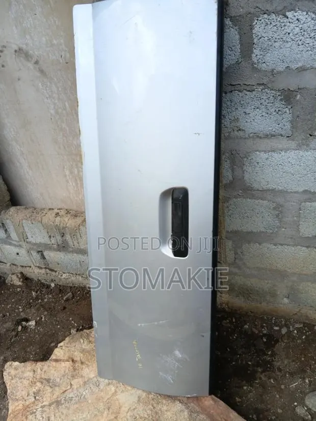05 to 15 Toyota Tacoma Bucket Lid · Photo 1