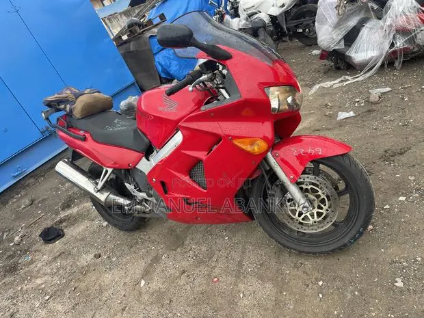 Honda VF 2006 Red · Photo 1