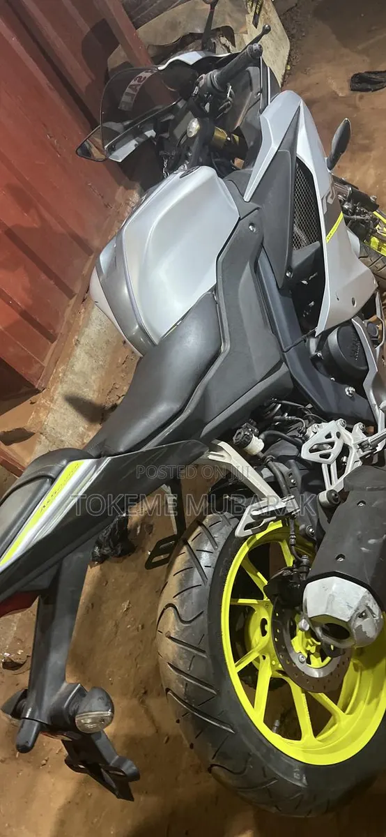 Yamaha R15 V3 2025 Gray · Photo 1