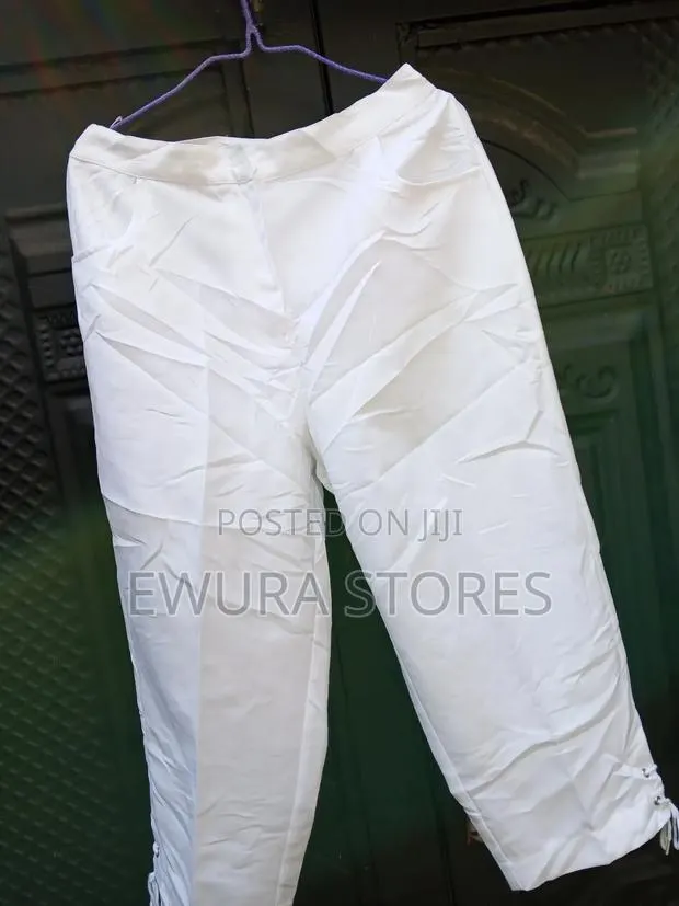 Bright White 3 Quarters Trousers · Photo 1