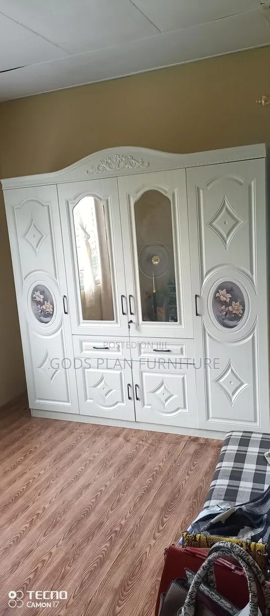 Wooden Wardrobe · Photo 1