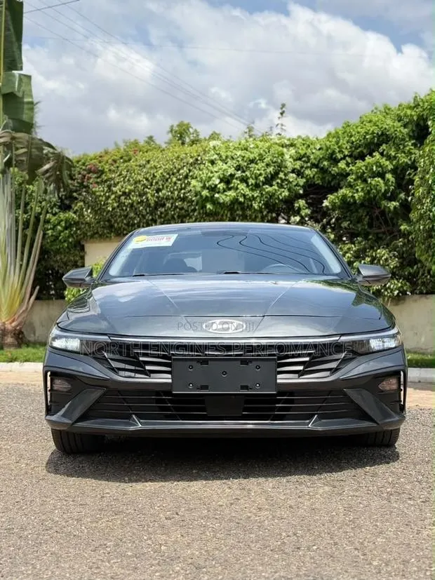 Hyundai Elantra 2025 Gray · Photo 1