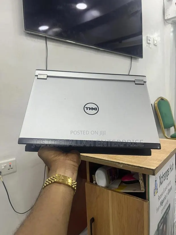 Laptop Dell Latitude 3330 4GB Intel Celeron HDD 160GB · Photo 1