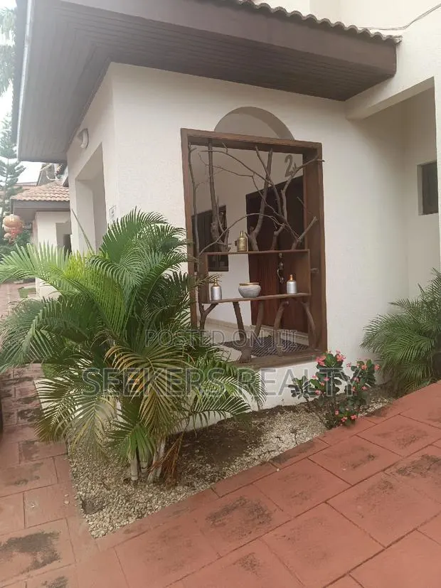 3bdrm Townhouse / Terrace in Seekers Realty, Cantonments for rent · Photo 1