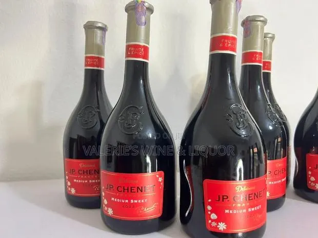 Jp Chenet - Medium Sweet Red Wine (France) · Photo 1