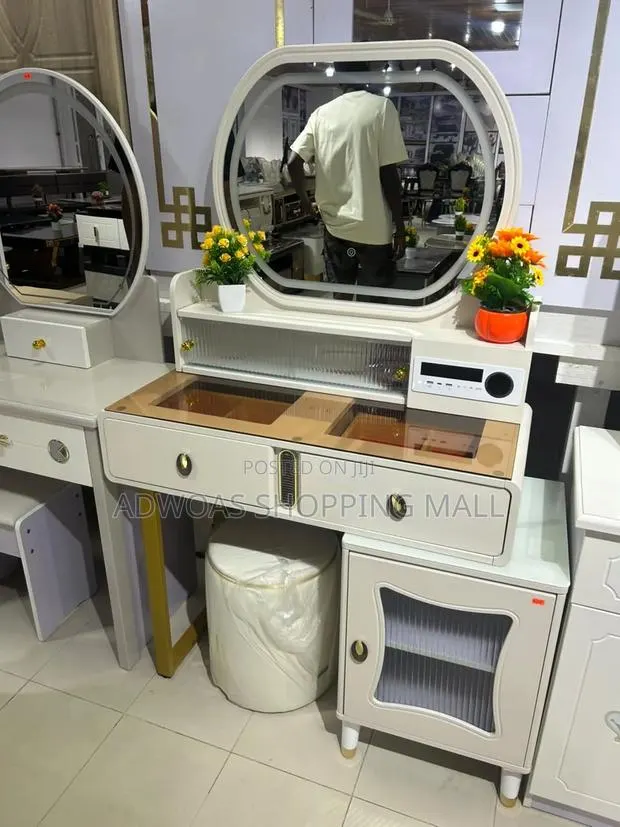 Executive Dressing Mirror · Photo 1