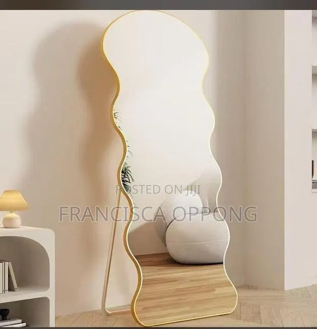 Wave Shaped Full Length Mirror · Photo 1