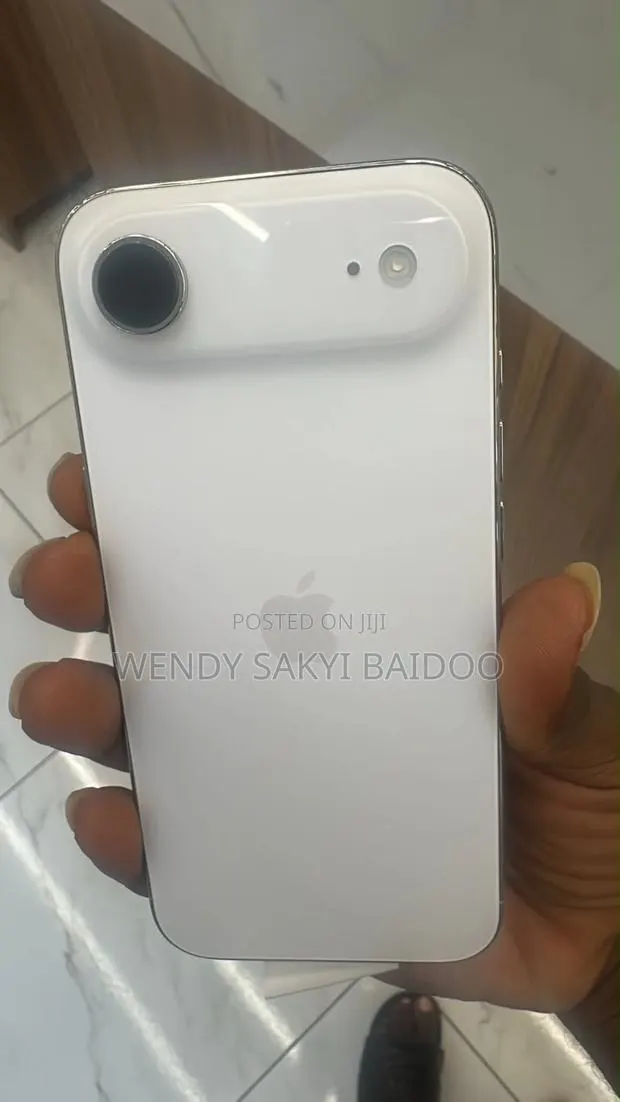 Apple iPhone Air 256 GB White · Photo 1