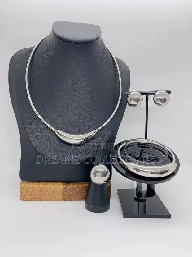 Modern Minimalist Jewelry Set · Photo 1