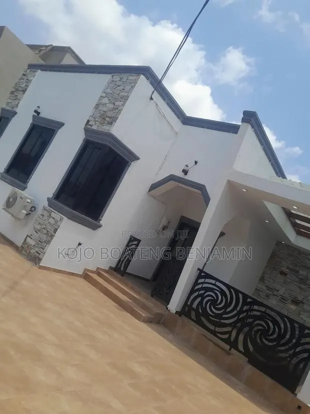 3bdrm House in Oyarifa Mall Area for sale · Photo 1