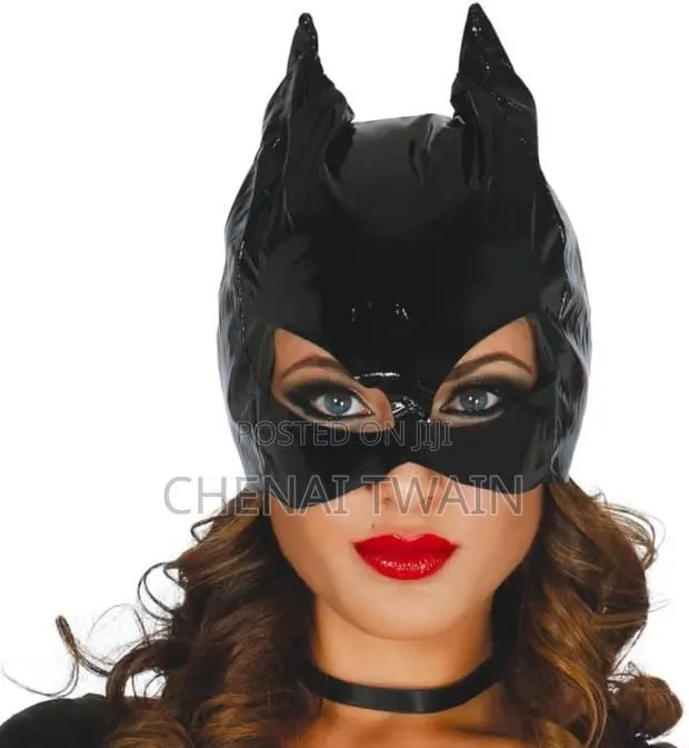Catwoman Mask · Photo 1