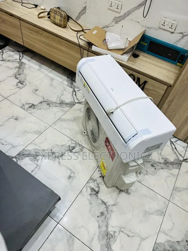 Less Expensive Split R410 Gas 1.5hp Split R410 Gas TCL · Photo 1