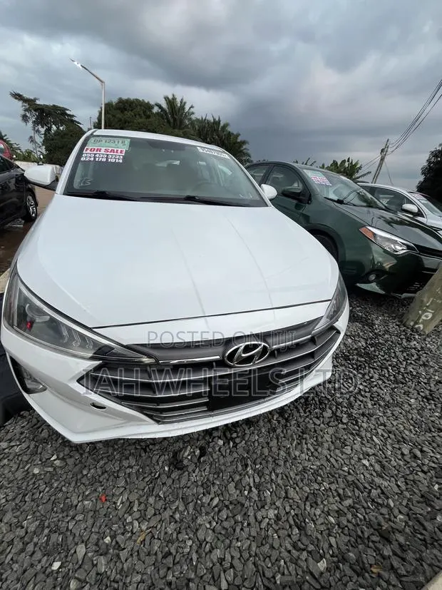 Hyundai Elantra 2020 White · Photo 1