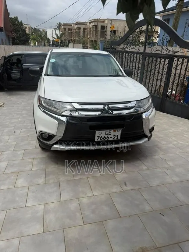 Mitsubishi Outlander 2017 White · Photo 1