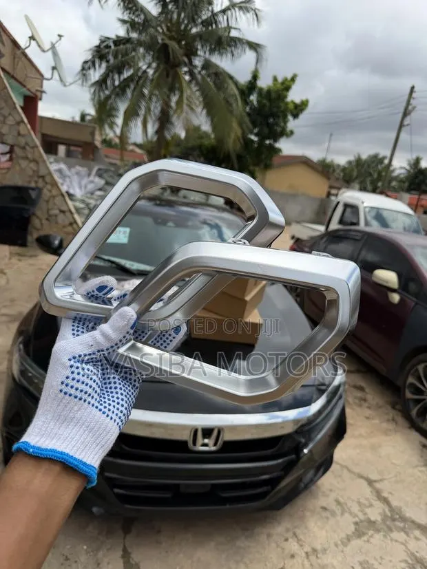 Honda CRV 2023 - 2025 Front Bumper Lower Side Trim Silver · Photo 1