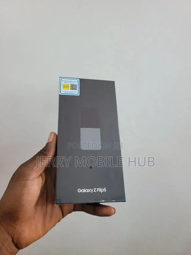 New Samsung Galaxy Z Flip5 256 GB Gray · Photo 1