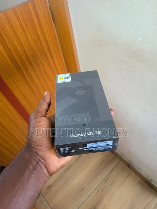 New Samsung Galaxy S21+ 5G 128 GB Black · Photo 1