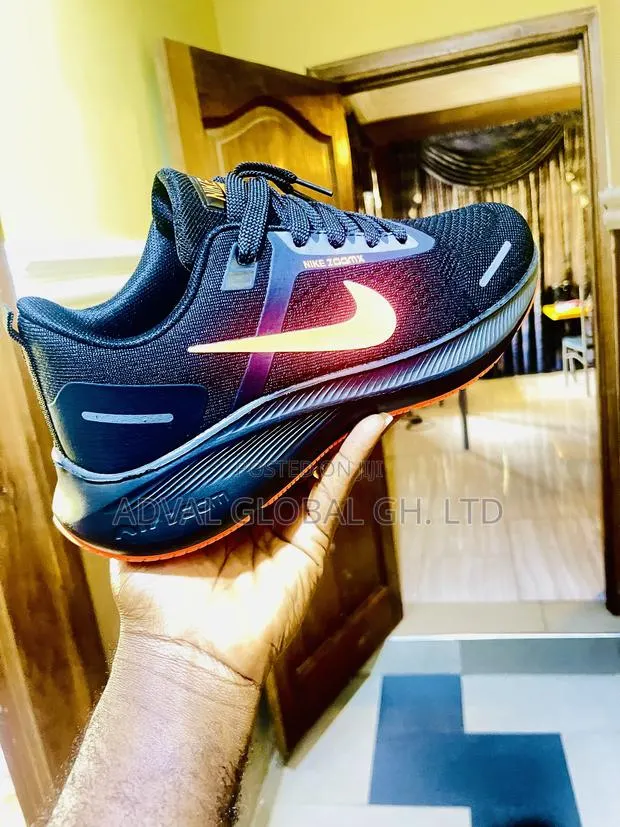 Nike Foot (Sneakers) · Photo 1