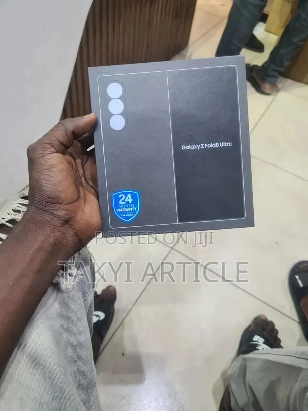 New Samsung Galaxy Z Fold8 Ultra 256 GB Black · Photo 1