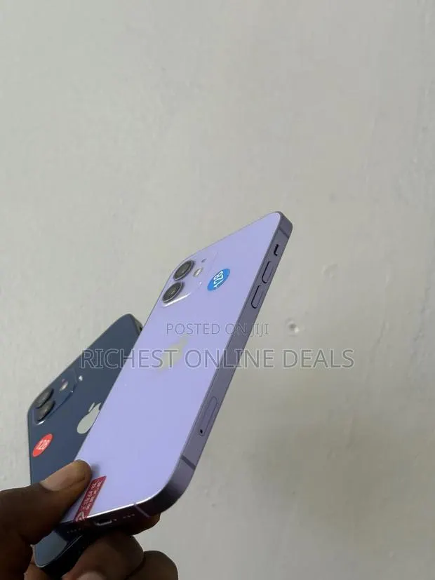 Apple iPhone 12 128 GB · Photo 1