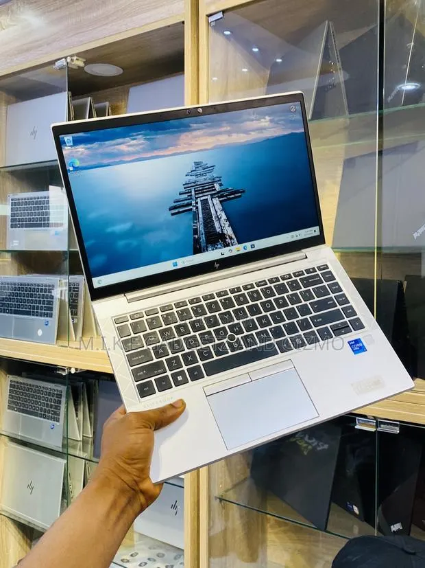 Laptop HP EliteBook 840 G8 8GB Intel Core i7 SSD 256GB · Photo 1