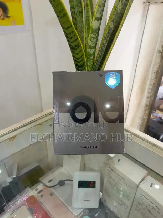 New Samsung Galaxy Z Fold4 256 GB Gray · Photo 1