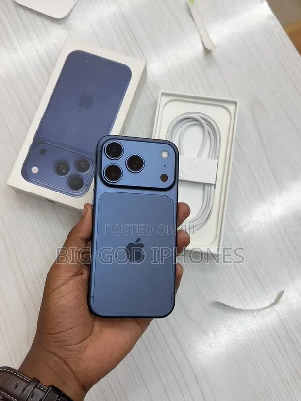 Apple iPhone 17 Pro 256 GB Blue · Photo 1
