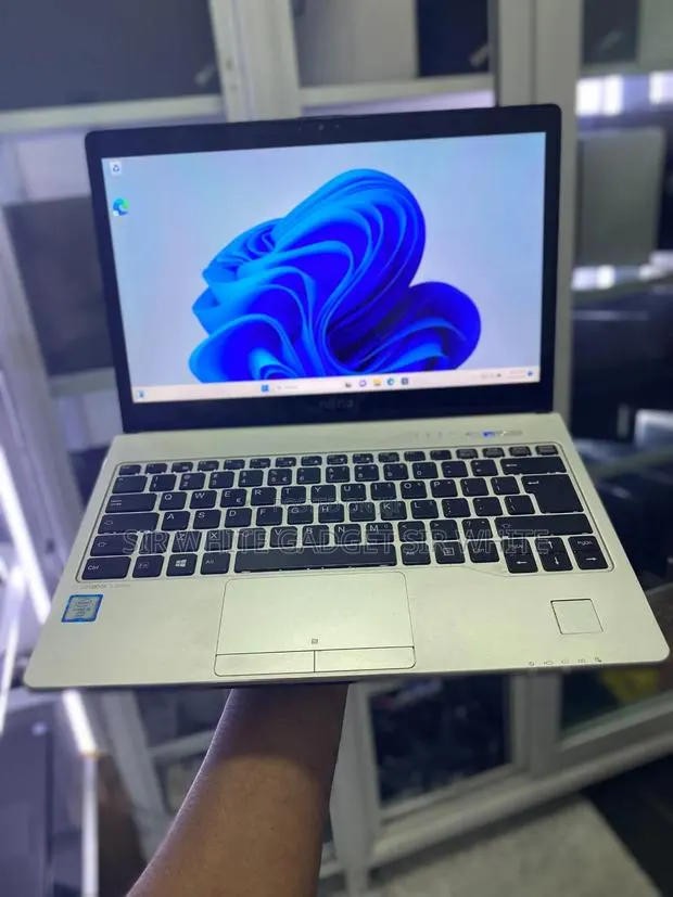 Laptop Fujitsu Lifebook S936 8GB Intel Core i5 SSD 128GB · Photo 1