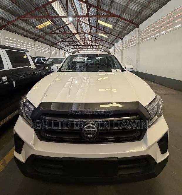 New Nissan Pick-Up 2025 White · Photo 1